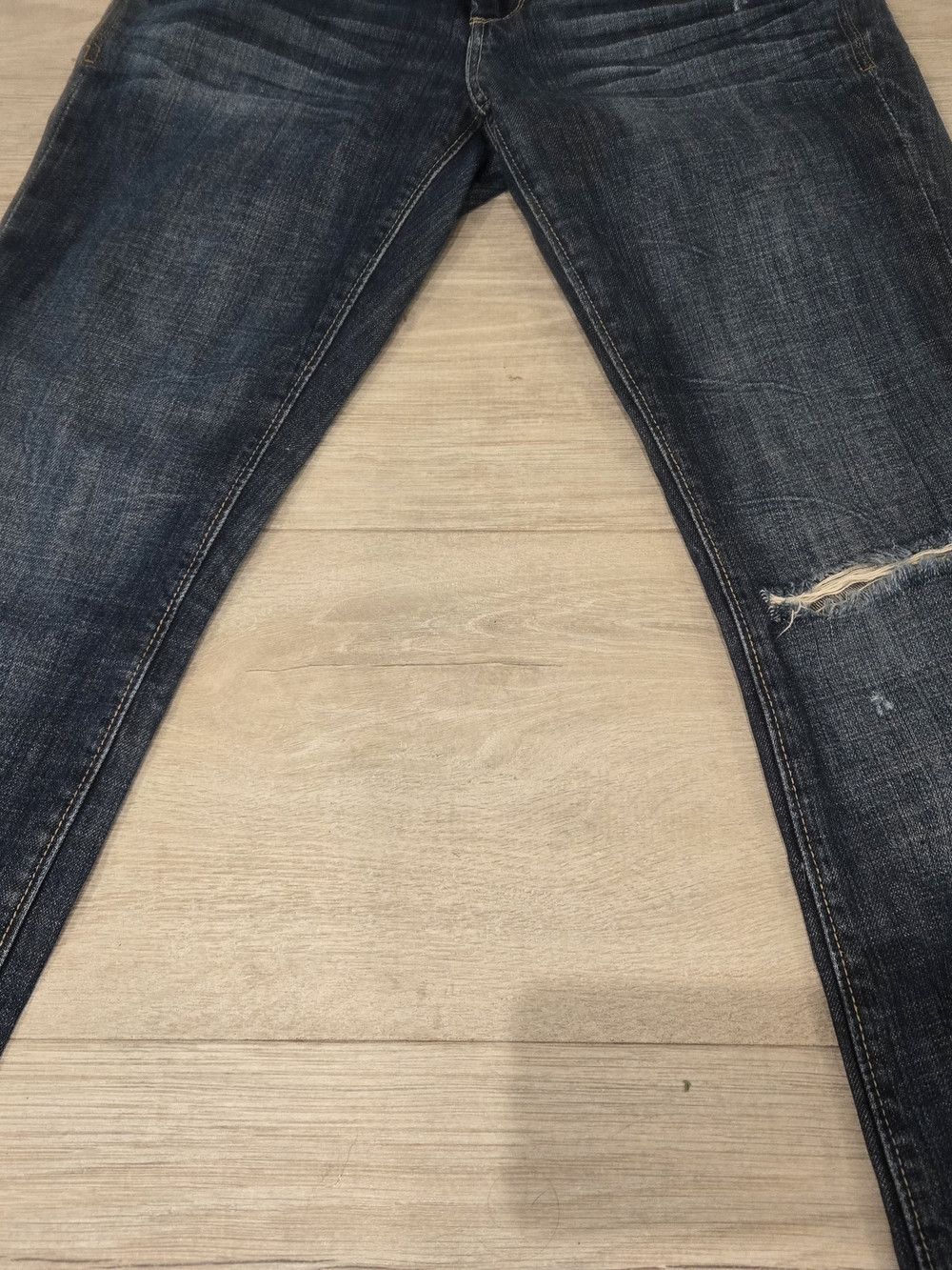 American Eagle Outfitters Slim Jeans in Dark Blue with Distressed Knee